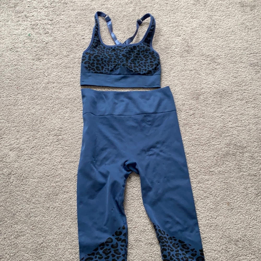 Dark blue leopard work out set